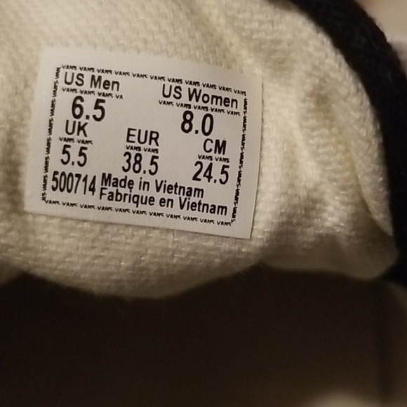 Van's - Picture 6 of 8